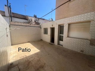 Casa adosada en Calle tornamira 10. Planta baja en barrio peral