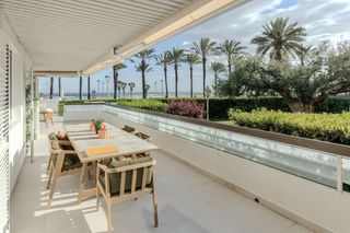 Apartament  Carrer roger de lluria. Apartamento de lujo reformado frente a la playa en vilanova con