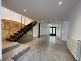 Masia a Centre. Preciosa casa histórica de 5 habitaciones restaurada, situada en