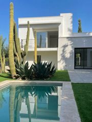 Reihenhaus in Puig Moltó - Can Macià. Excepcional casa pareada moderna con 4 habitaciones, piscina y j