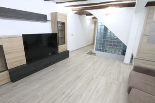 Maison jumelée à Olesa de Montserrat. Casa reformada compuesta por dos viviendas separadas en el casc