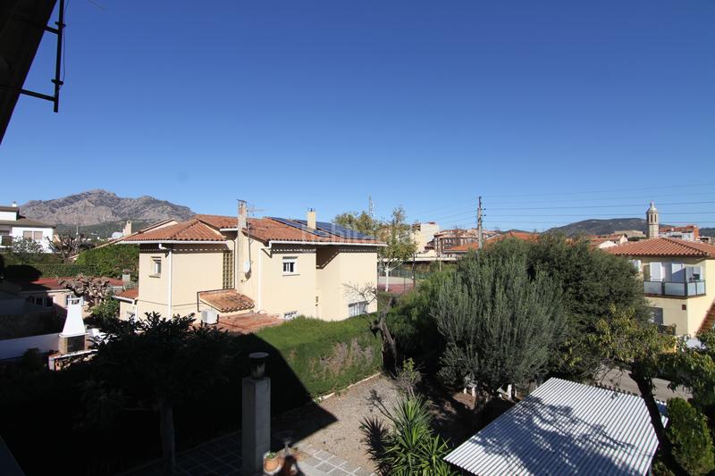 Foto 5fc2b315-d01a-4bf7-ab78-926a7e67ce5e. Xalet amb xemeneia calefacció aparcament a La plana Esparreguera