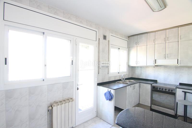 Foto c5540c10-bc99-479c-97dc-3f13be499002. Xalet amb xemeneia calefacció aparcament a La plana Esparreguera