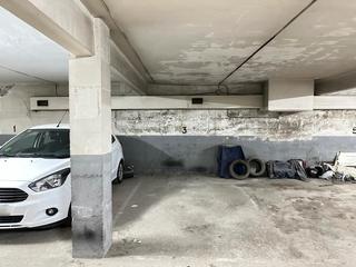 Parking voiture à Carrer de benet margarit font 24. Plaza de parquing de coche mediano
