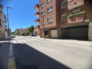 Parking voiture à Carrer mossèn jacint verdaguer 27. Ideal inversores. se vende garaje con 16 plazas de coche alquila