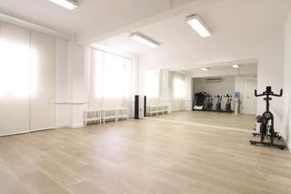 Location Local commercial à Olesa de Montserrat. Se alquila sala polivalente ubicada en estudio coworking del pob
