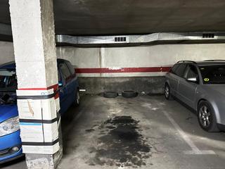 Lloguer Aparcament cotxe a Carrer clota 20. Se alquila plaza de parquing para coche mediano en el centro de