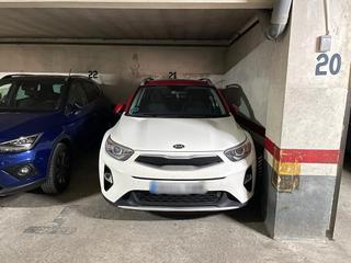 Parking voiture à Avinguda de francesc macià 81. Plaza de parquing para coche mediano en la zona de la passió