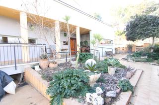 Chalet dans Collbat. Espectacular chalet con piscina, jardn y zona de barbacoa en co