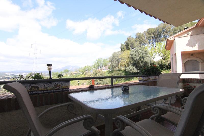 Foto 2d20342b-e446-48d3-a767-db71fb460927. Chalet con camino riscaldamento parcheggio piscina in Abrera