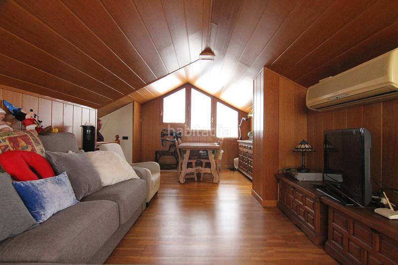 Foto 32a637c6-d21f-4b5f-94dc-d180456f7f99. Chalet con camino riscaldamento parcheggio piscina in Abrera