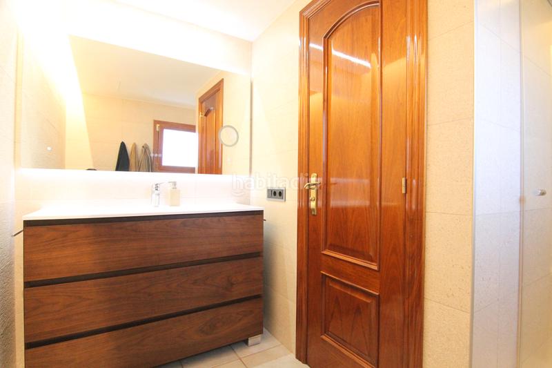 Foto 39866f71-4d5f-44cc-b939-a970db0a6a28. Chalet con camino riscaldamento parcheggio piscina in Abrera