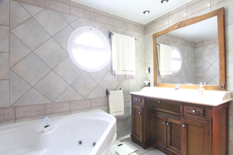 Foto 3b4d04bc-4227-458c-aa00-7d4086cd25b1. Chalet con camino riscaldamento parcheggio piscina in Abrera