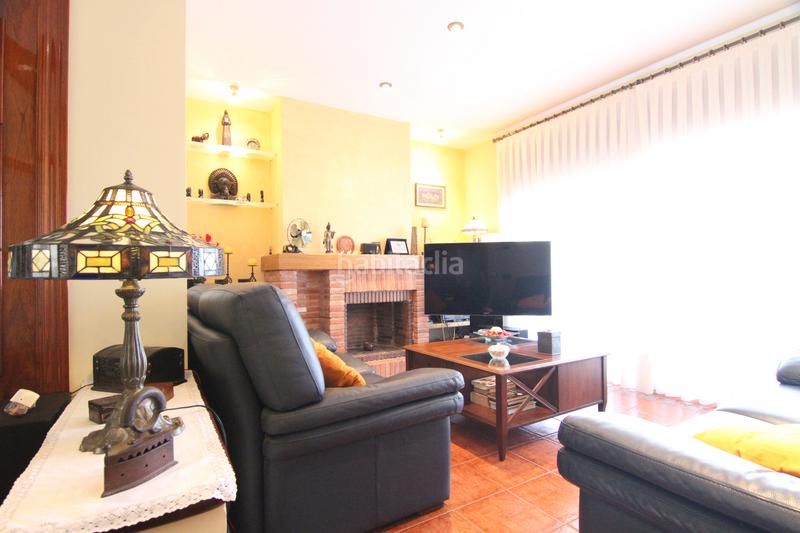 Foto 86d389b2-5deb-4f59-b200-07bca19470f1. Chalet con camino riscaldamento parcheggio piscina in Abrera