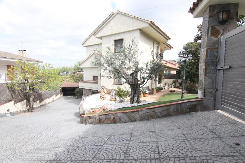 Foto 8f5506e6-7180-4587-a6dd-59faf9f4691d. Chalet con camino riscaldamento parcheggio piscina in Abrera