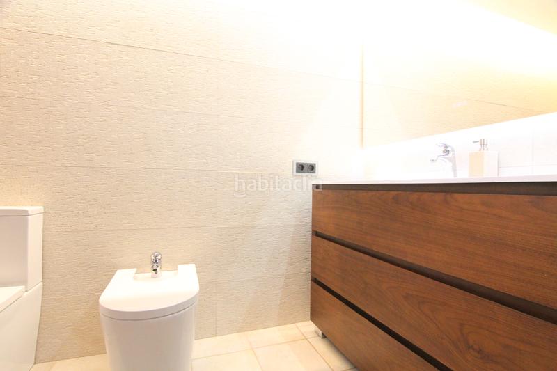 Foto a0ad2324-92bc-49c1-82b6-a41a09afa433. Chalet con camino riscaldamento parcheggio piscina in Abrera