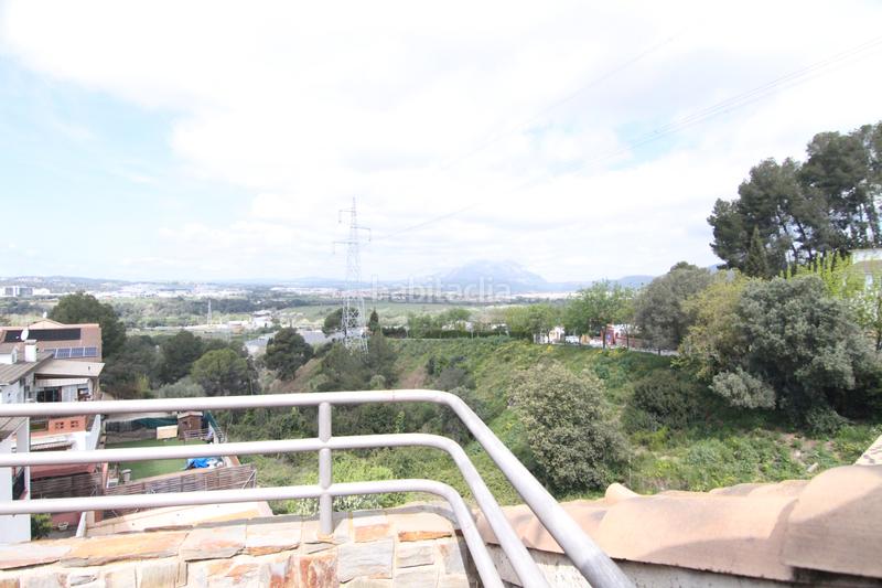 Foto a951ddb6-827d-412c-934d-0ab7afc51ba5. Chalet con camino riscaldamento parcheggio piscina in Abrera