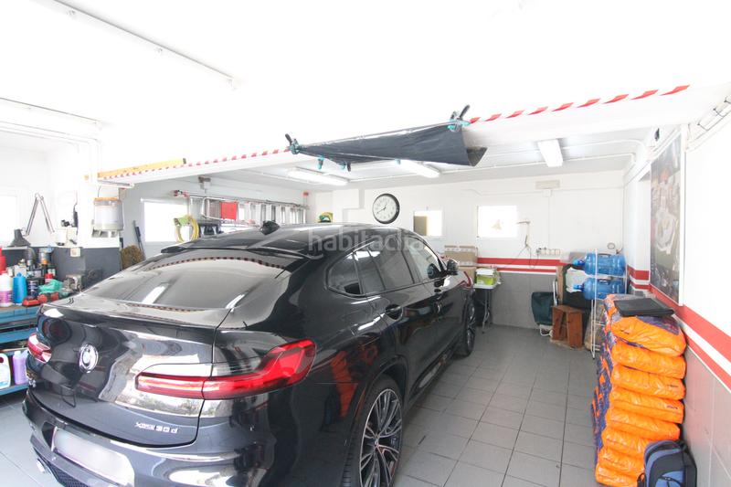 Foto ad1f228a-6487-4454-add4-e283e0a38026. Chalet con camino riscaldamento parcheggio piscina in Abrera