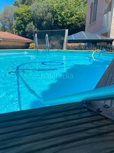 Foto c3b311f1-d426-4d34-bd47-8e34a067a6b1. Chalet con camino riscaldamento parcheggio piscina in Abrera