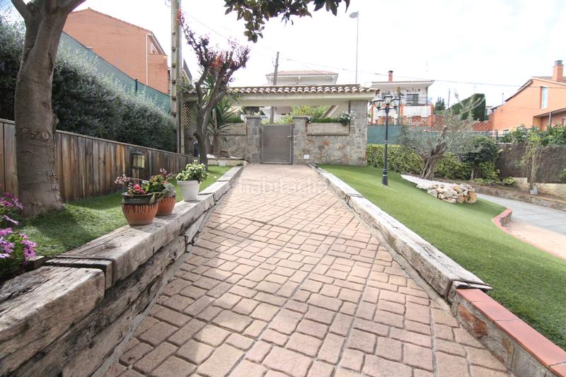 Foto c5ee78d7-5e14-4213-9d4e-10463b69cfa0. Chalet con camino riscaldamento parcheggio piscina in Abrera