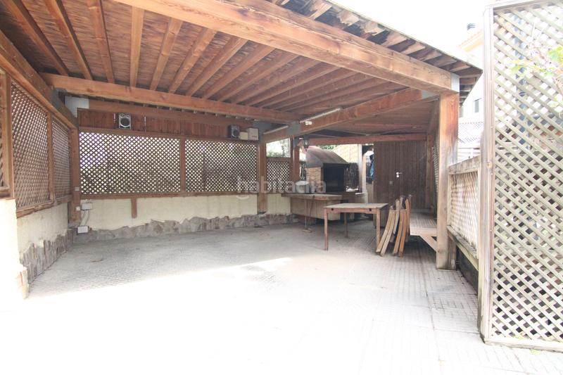Foto c6632168-f04f-45e6-9b56-27ffe97498d3. Chalet con camino riscaldamento parcheggio piscina in Abrera