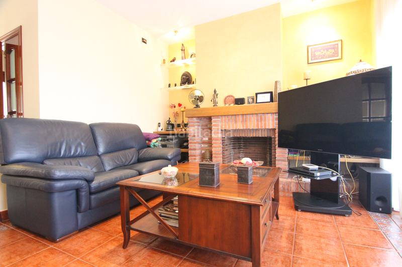 Foto ce5e635e-818c-404e-8762-c63869815256. Chalet con camino riscaldamento parcheggio piscina in Abrera