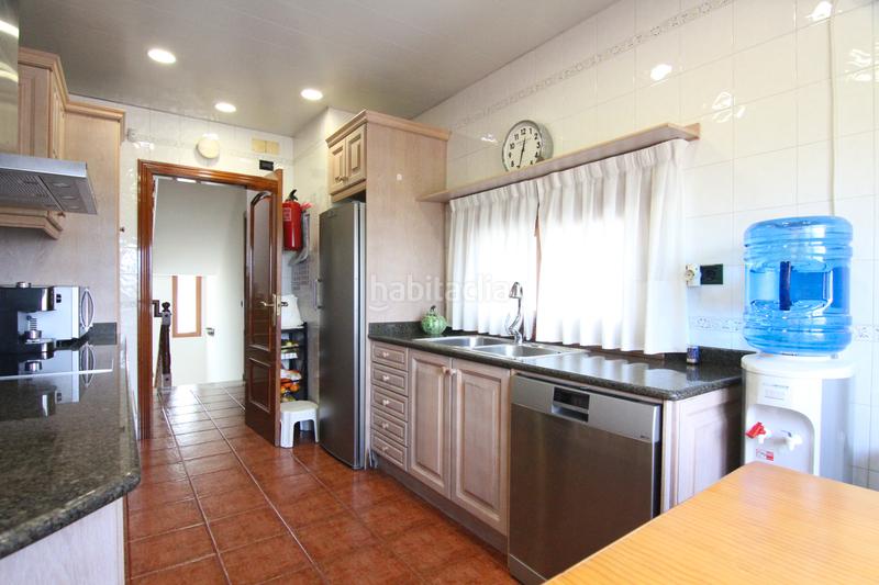 Foto e84a0c7d-f9a3-47e4-be97-eda5f5a9381b. Chalet con camino riscaldamento parcheggio piscina in Abrera