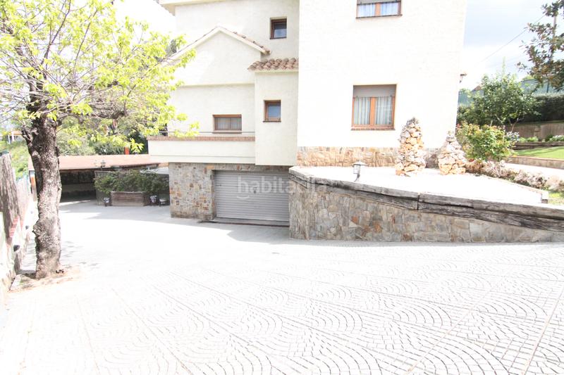 Foto ebea064f-6e0a-46f7-83f8-4110cc9af0aa. Chalet con camino riscaldamento parcheggio piscina in Abrera