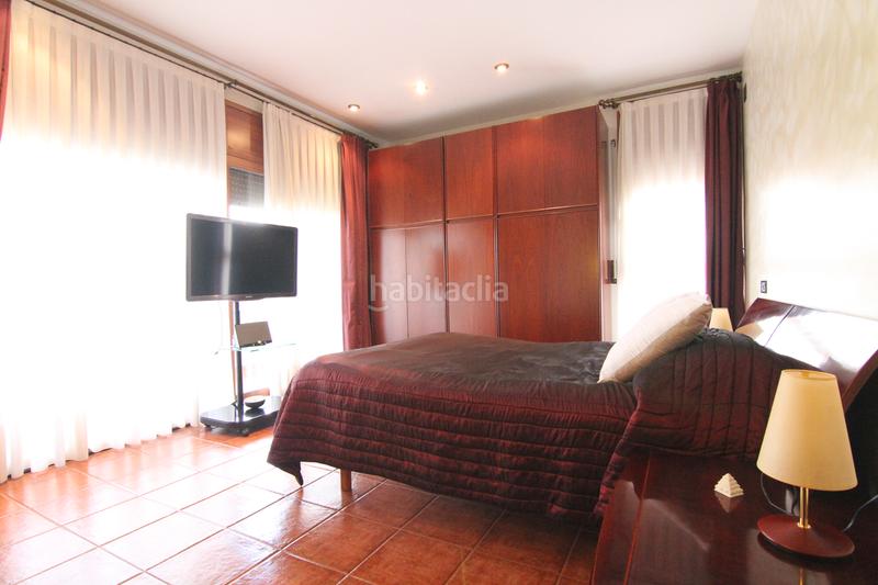 Foto f40d6af3-255a-4e9b-b365-5b2cde660396. Chalet con camino riscaldamento parcheggio piscina in Abrera