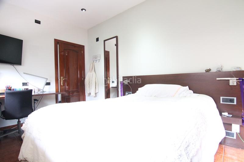 Foto fdda3671-34da-44df-afc0-7aee0051d224. Chalet con camino riscaldamento parcheggio piscina in Abrera