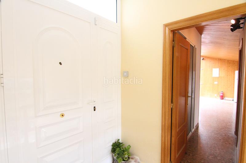 Foto 0696c9b6-8d1e-4b93-825a-64bd912900c2. Haus mit kamin heizung parking pool in Abrera