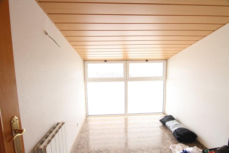 Foto 41716a99-9995-470a-aee1-1a41c0f121f7. Haus mit kamin heizung parking pool in Abrera