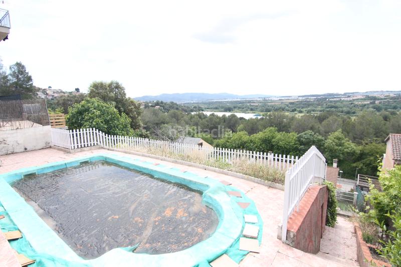 Foto 69b757d1-6ce0-4721-bb45-8444d411ef58. Haus mit kamin heizung parking pool in Abrera