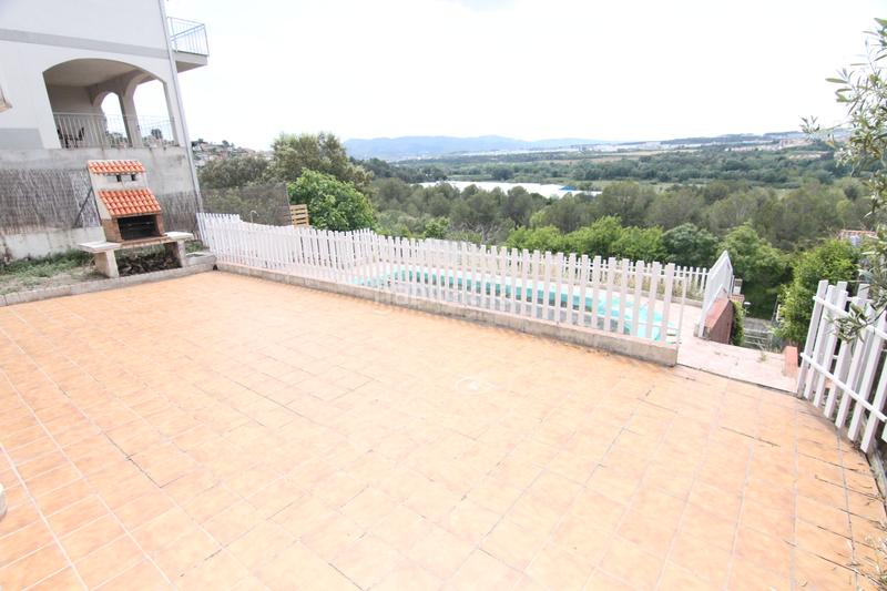 Foto 7af8d375-69d9-4a16-b645-5f3cda3ef420. Haus mit kamin heizung parking pool in Abrera