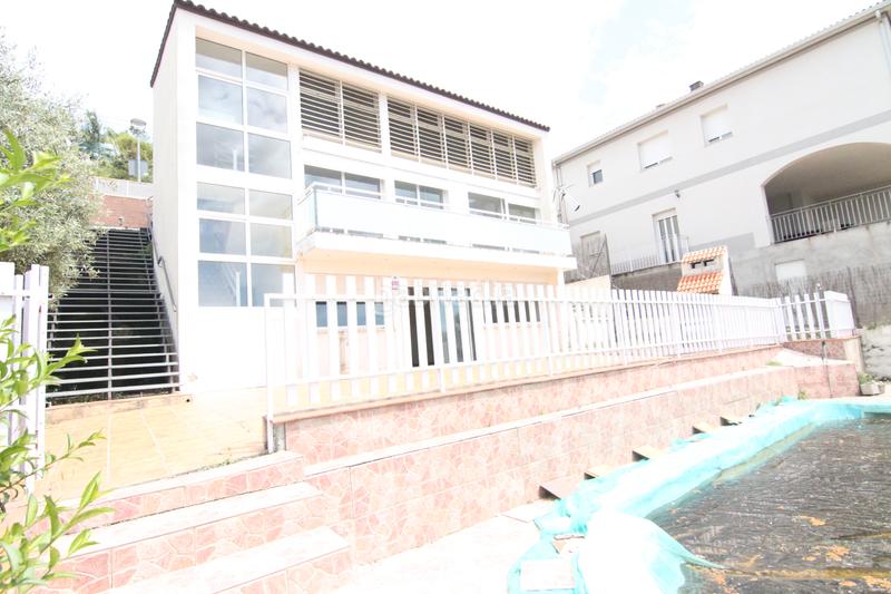 Foto 8138e2b5-ca47-4658-9a05-d36435ddea60. Haus mit kamin heizung parking pool in Abrera