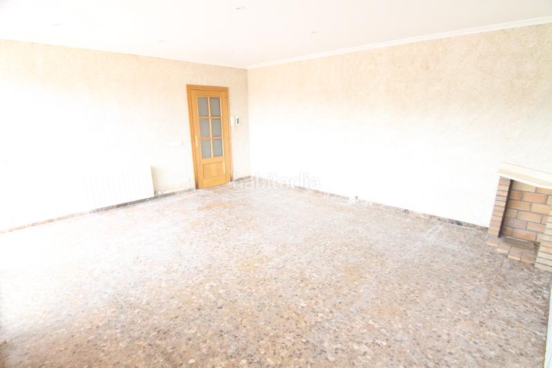 Foto f1ea58b8-9b12-4fa5-ad8d-7725e034c088. Haus mit kamin heizung parking pool in Abrera