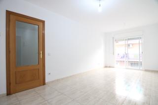 Pis a Olesa de Montserrat. Piso de 3 habitaciones en zona céntrica, cerca del bon preu