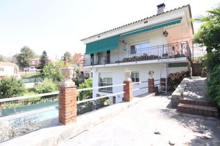 House in Abrera. ¡casa con jardín, huerto y piscina en les carpes de abrera – esp