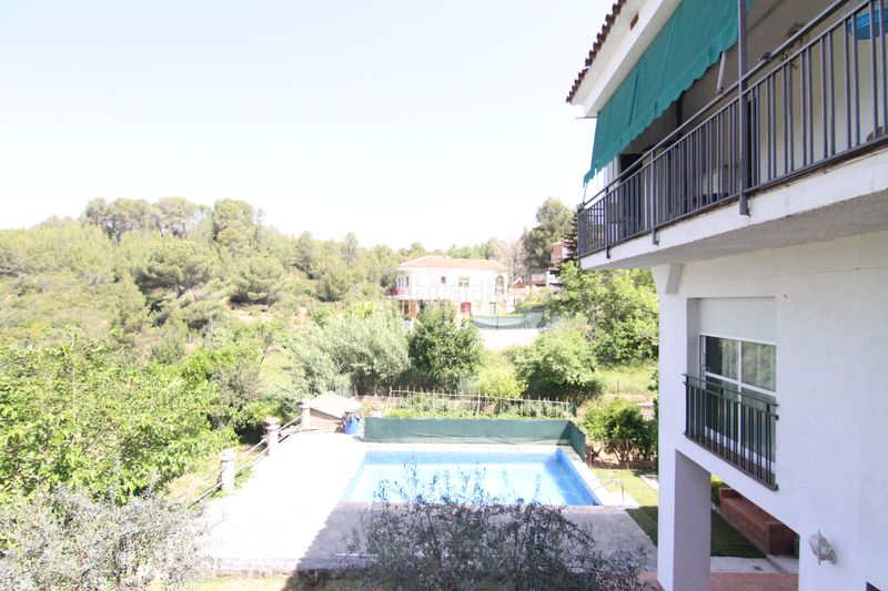 Foto 5c5c4895-c3d3-4400-ab09-857f51899287. Casa con camino riscaldamento piscina in Abrera