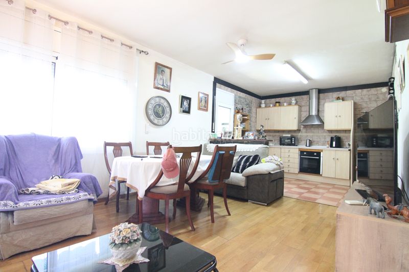 Foto a8b68858-9a59-428e-a932-791ec6ab0c3a. Casa con camino riscaldamento piscina in Abrera