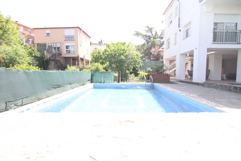 Foto bc23ac35-c6d3-4621-ba35-4ccbbbf41fdb. Casa con camino riscaldamento piscina in Abrera