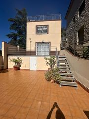 Haus  Carrer de llerona. Casa con bonitas vistas en la periferia de barcelona