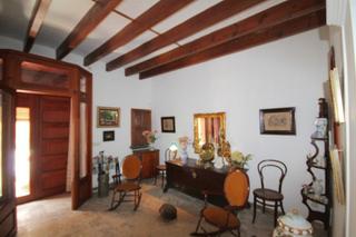 Country house in Llucmajor Interior. Casa de pueblo  centrica en llucmajor a reformar con patio de un