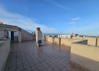 �tic a Les Maravelles. �tico con sol�rium privado de 66 m2 y parking cubierto a solo 25