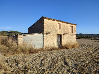 Finca r�stica a Sant Joan. Terreno edificable con casa de aperos