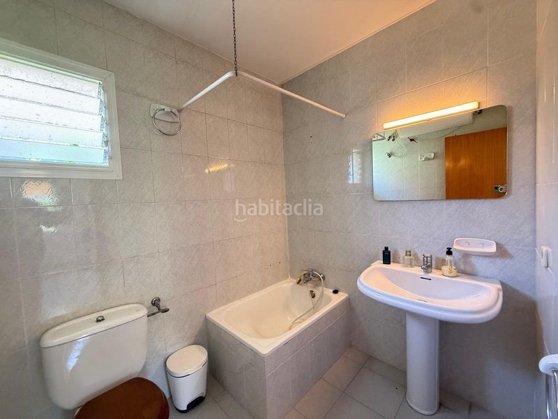 Foto b1dee9f1-04af-41f5-a9bc-5a35cf319300. Chalet exclusivo chalet con piscina y casa de invitados independiente en Palmanova, mallorca en Calvià