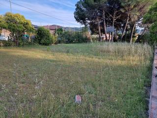 Terreny residencial a Montmeló. Venta terreno urbano en montmeló 486m2!!
