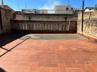 Casa a Centre. Venta casa en igualada zona centro 5 pisos, local comercial y pa
