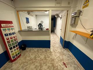 Location Local commercial à Roquetes. Venta o alquiler de local en barcelona zona les roquetes!!