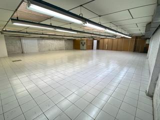 Rent Industrial building in Polígon Industrial. Alquiler nave zona poligono industrial les comes!!